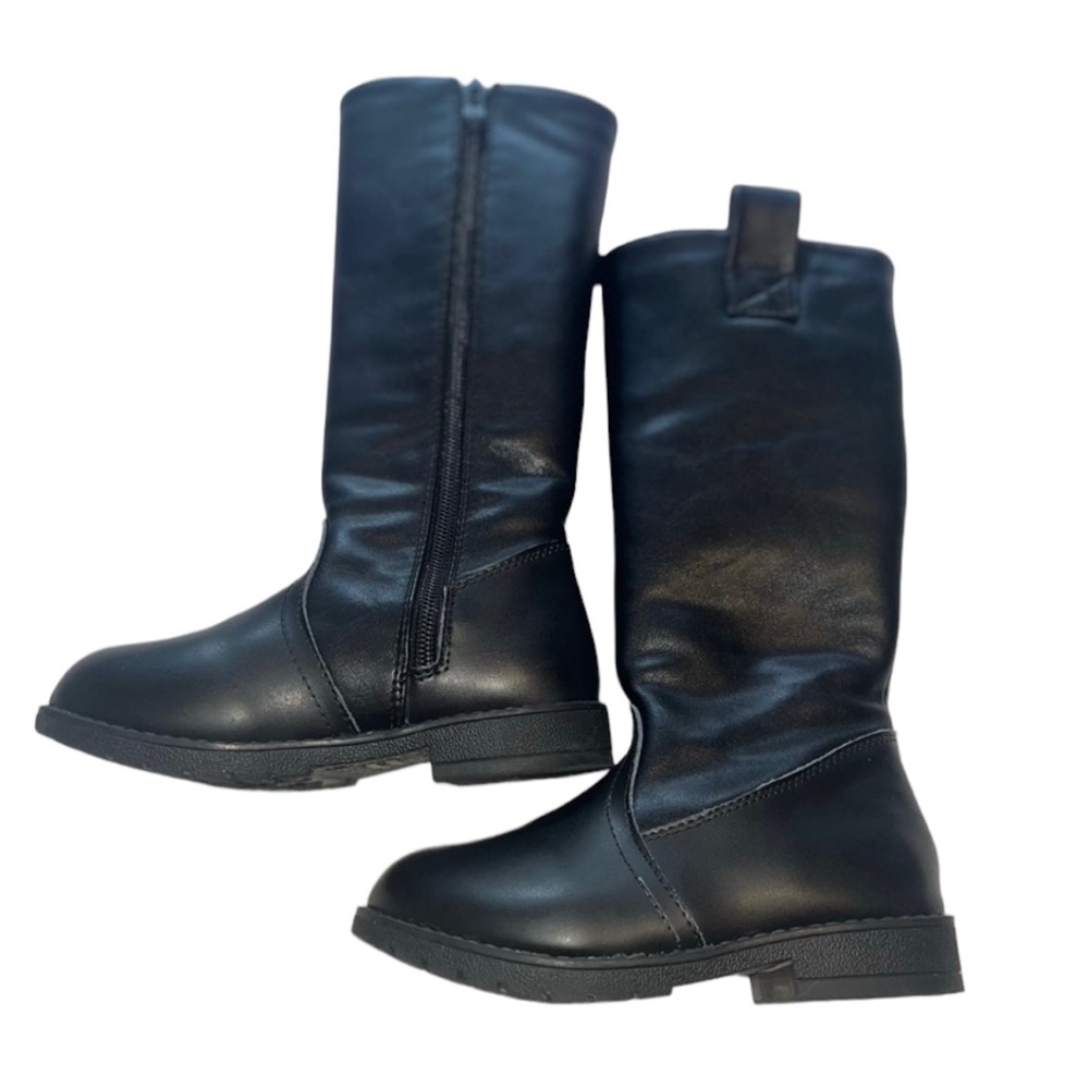 Girls leather autumn boots.